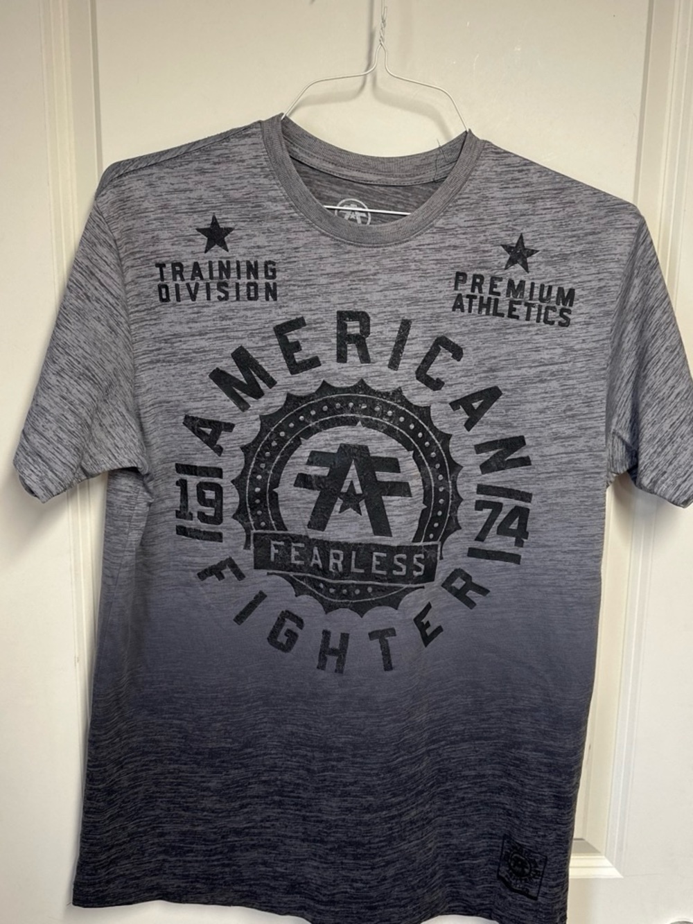 American Fighter Gray Ombre 'Fearless' Graphic Tee size l large